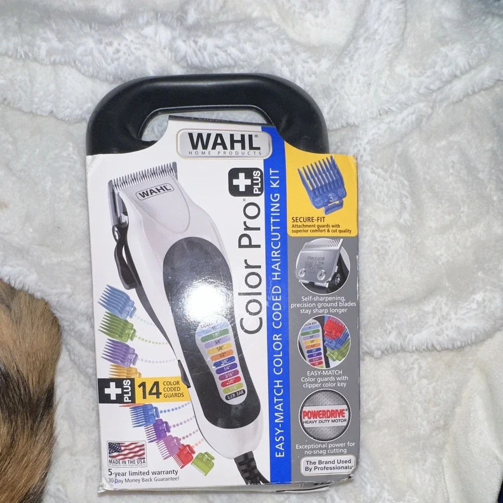 Wahl Color Pro Plus Haircutting Kit Self-Sharpening Taper Lever 79752